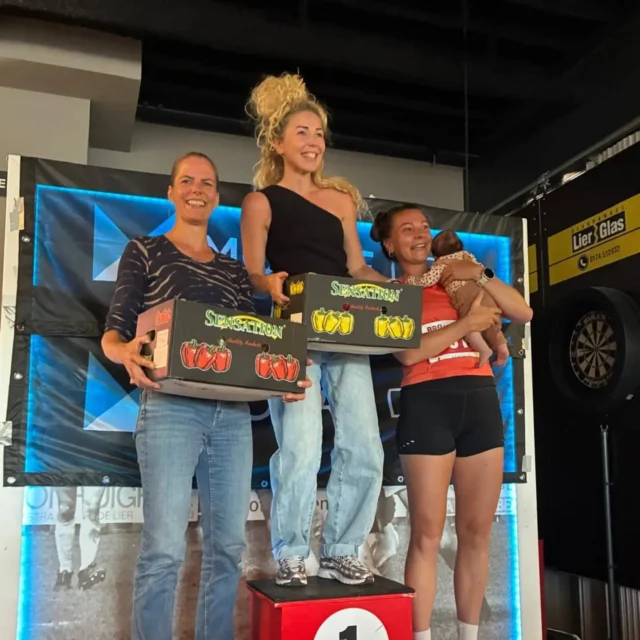 Koplopers op het podium bij de Bradelierloop. Bij de vrouwen behaalde Judith een tweede…